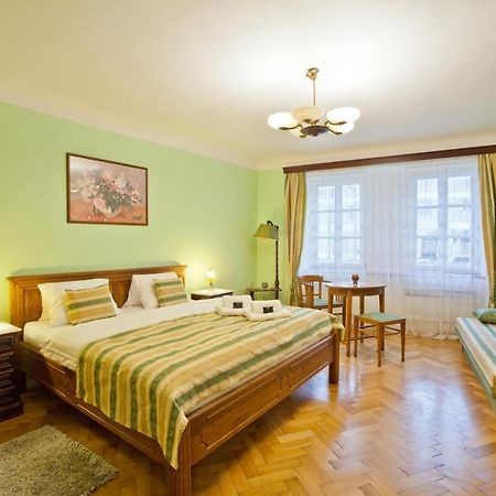 Vinna Kavarna Mikulov Exteriör bild